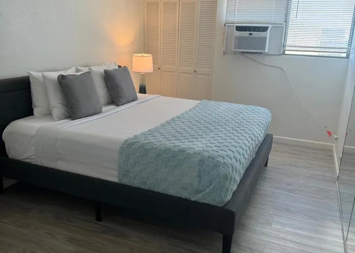 28Th Floor Breathtaking Ocean View With A Kitchen-Free Parking-Corner Unit-King Bed